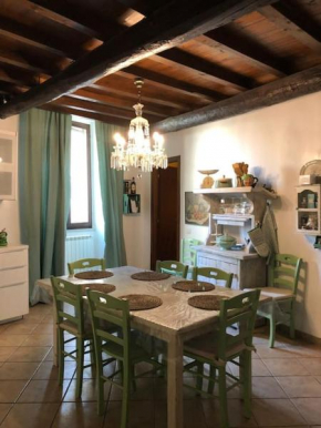 Casetta dei Papi - Lovely 7 person apartment in medieval city center Viterbo